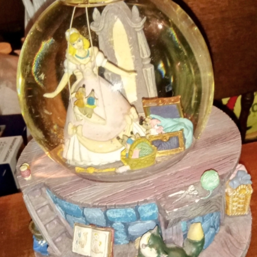 Vintage Cinderella Snow globe